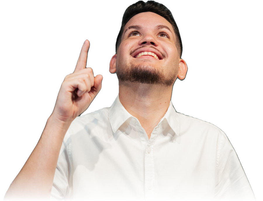 Luis Felipe apontando para o botão de participar